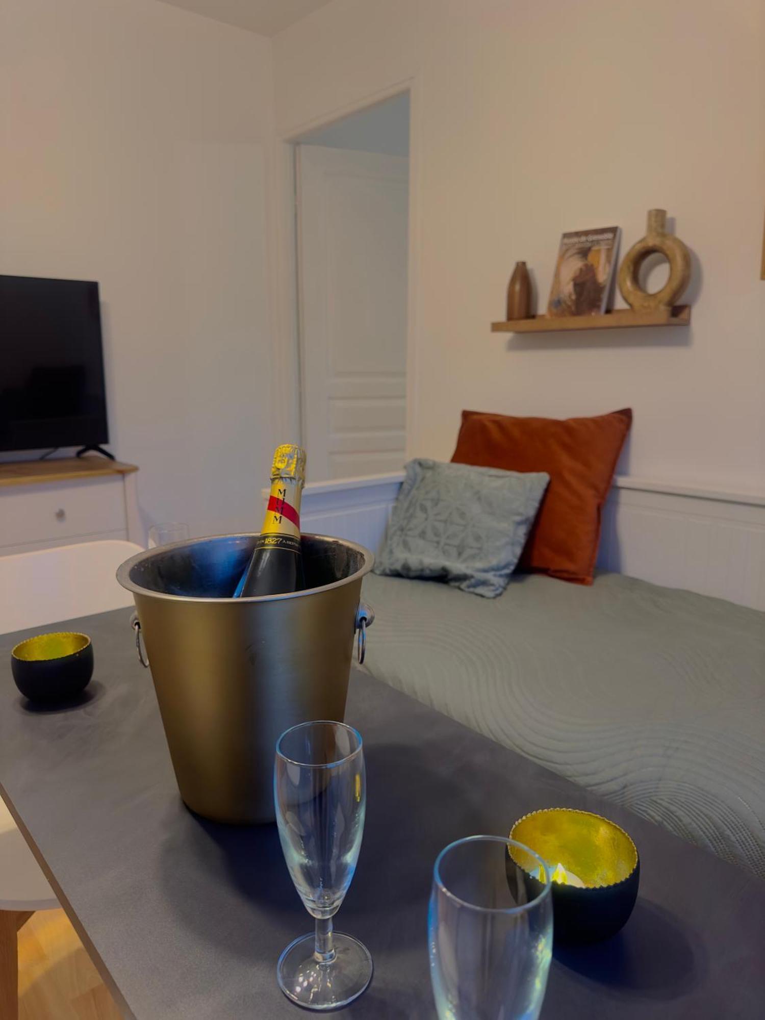Appartement Chloe Du Lac Montferrat  Luaran gambar
